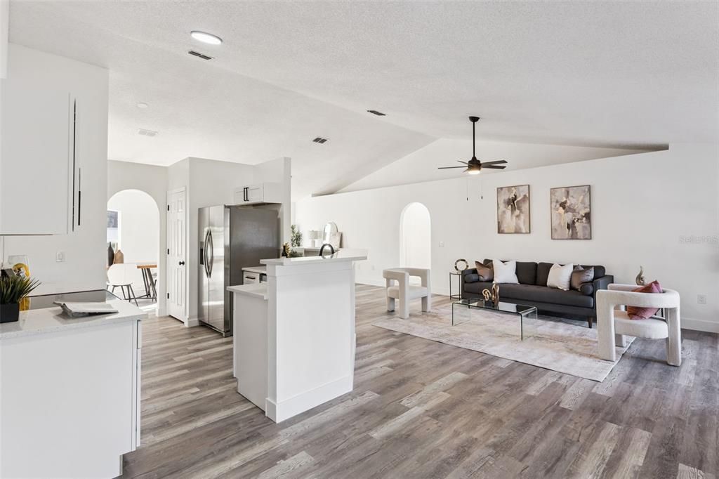 На продажу: $365,000 (4 спален, 2 ванн, 1779 Квадратных фут)