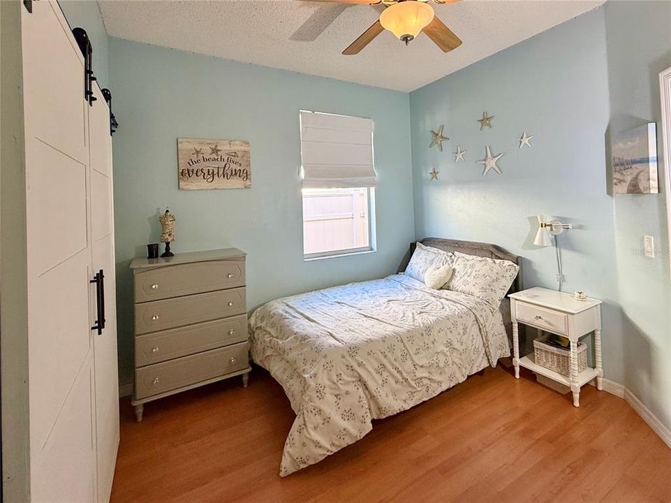 На продажу: $465,000 (4 спален, 2 ванн, 1952 Квадратных фут)