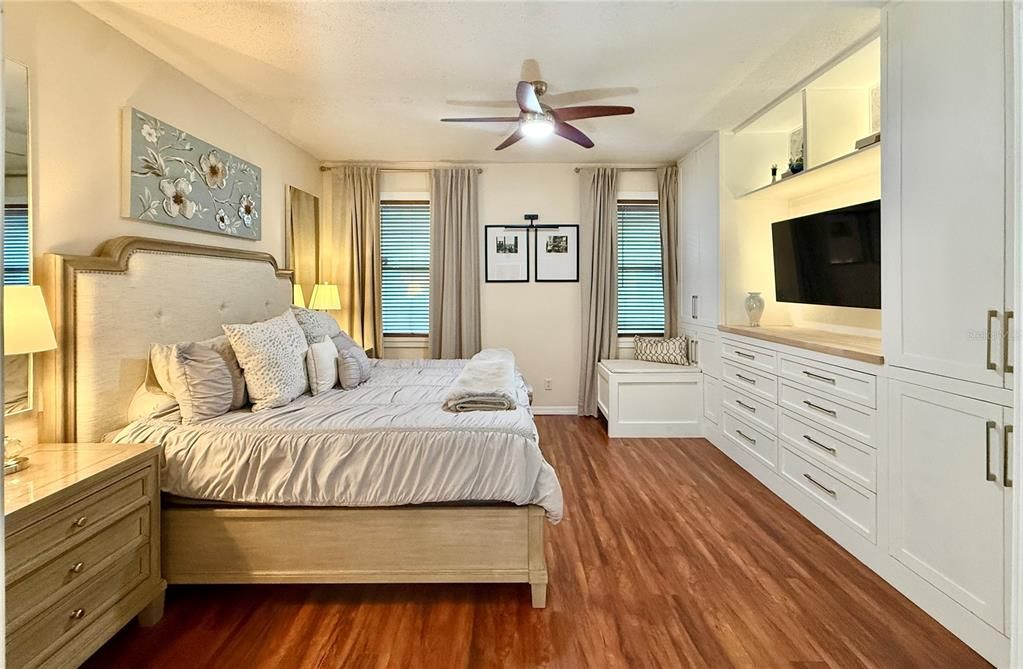 На продажу: $465,000 (4 спален, 2 ванн, 1952 Квадратных фут)