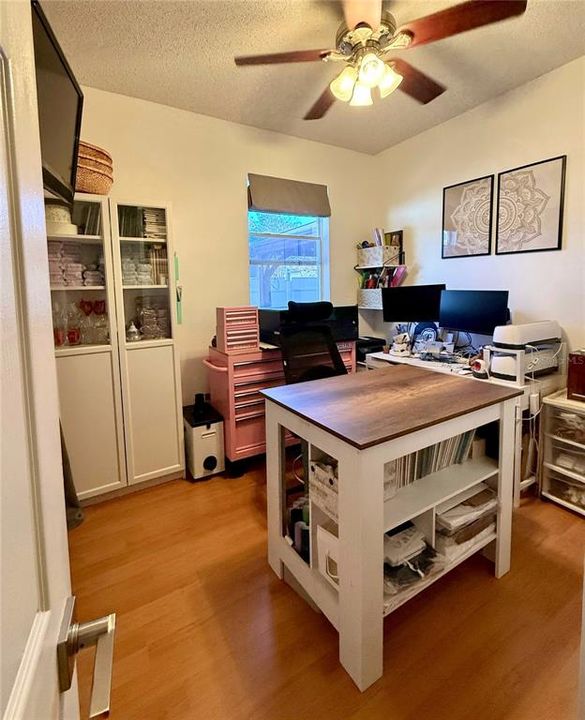 На продажу: $465,000 (4 спален, 2 ванн, 1952 Квадратных фут)