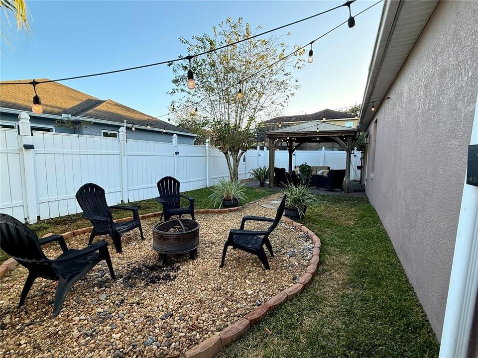 На продажу: $465,000 (4 спален, 2 ванн, 1952 Квадратных фут)