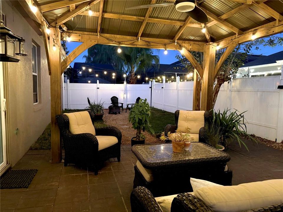 На продажу: $465,000 (4 спален, 2 ванн, 1952 Квадратных фут)