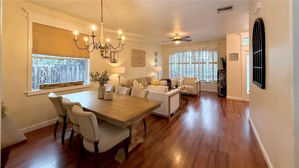 На продажу: $465,000 (4 спален, 2 ванн, 1952 Квадратных фут)