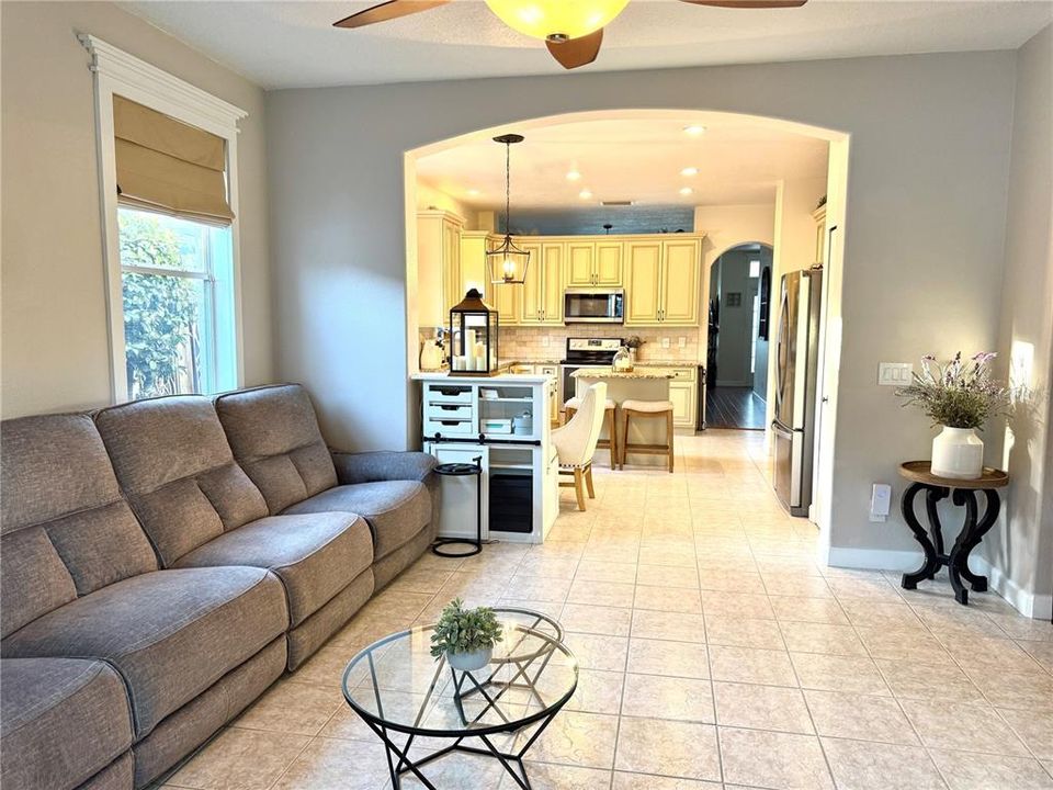 На продажу: $465,000 (4 спален, 2 ванн, 1952 Квадратных фут)