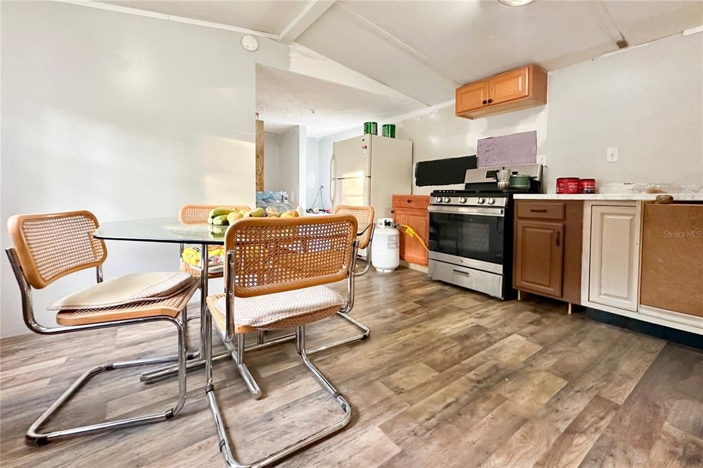 На продажу: $99,000 (3 спален, 1 ванн, 871 Квадратных фут)