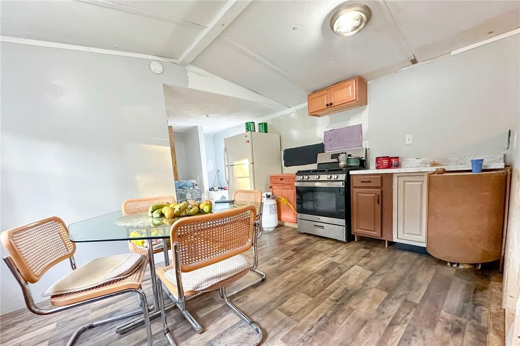 На продажу: $99,000 (3 спален, 1 ванн, 871 Квадратных фут)