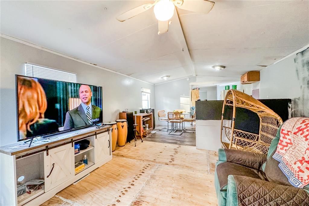 На продажу: $99,000 (3 спален, 1 ванн, 871 Квадратных фут)