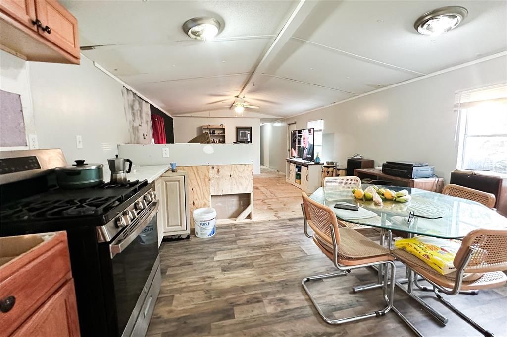 На продажу: $99,000 (3 спален, 1 ванн, 871 Квадратных фут)