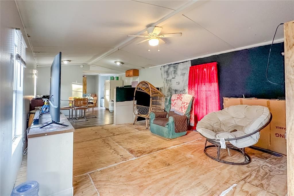 На продажу: $99,000 (3 спален, 1 ванн, 871 Квадратных фут)