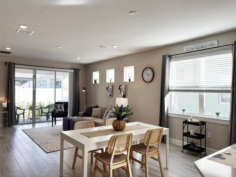 En Venta: $434,388 (2 camas, 2 baños, 1579 Pies cuadrados)