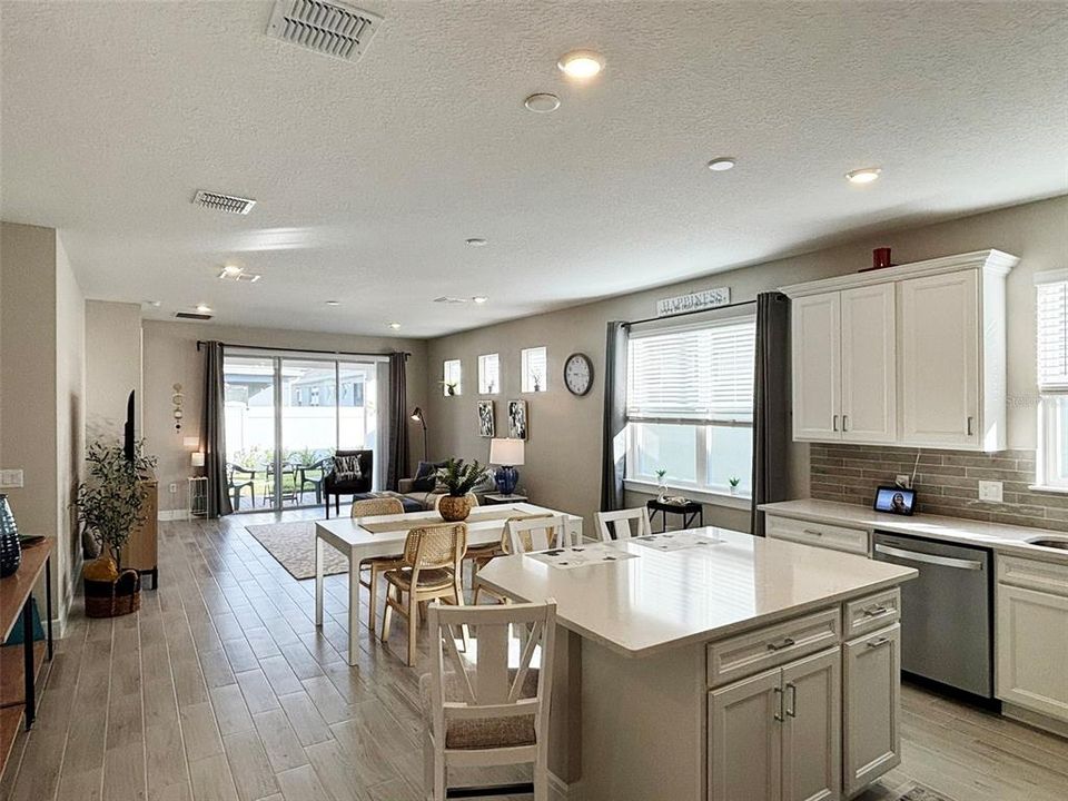 En Venta: $434,388 (2 camas, 2 baños, 1579 Pies cuadrados)