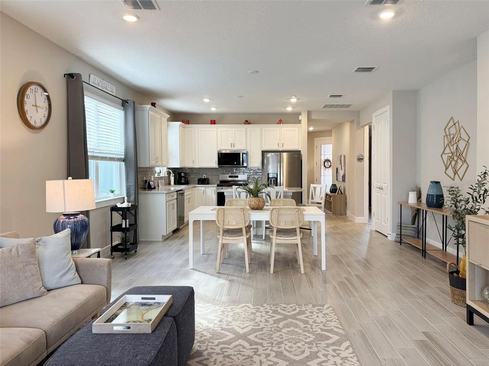 En Venta: $434,388 (2 camas, 2 baños, 1579 Pies cuadrados)