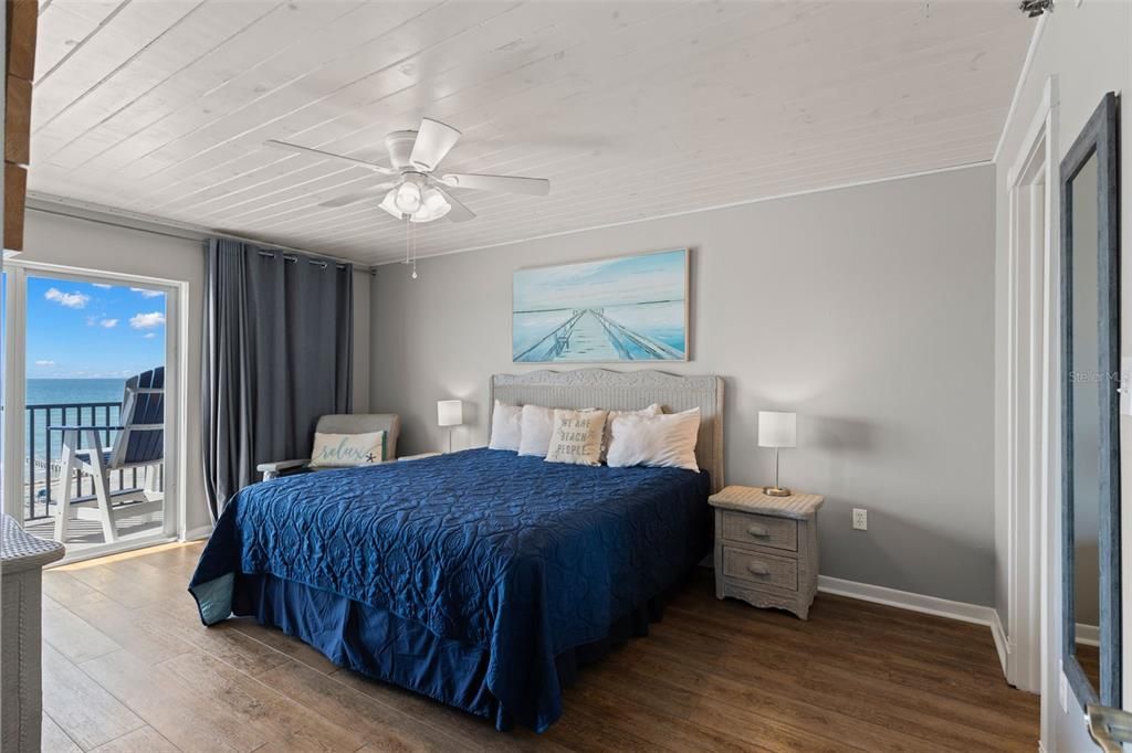 For Sale: $915,000 (2 beds, 2 baths, 1120 Square Feet)