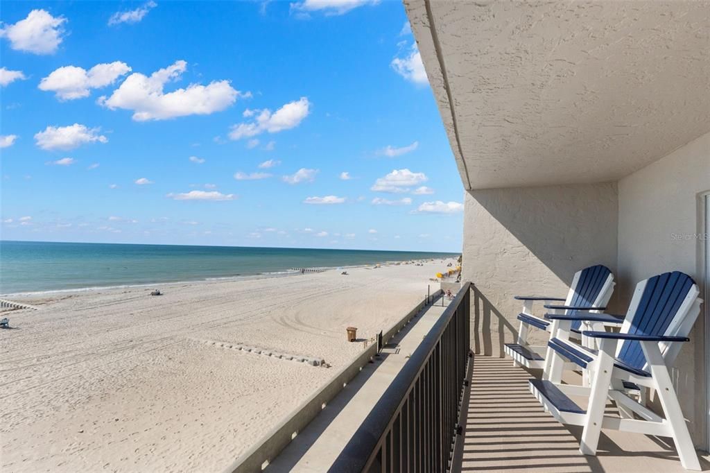 For Sale: $915,000 (2 beds, 2 baths, 1120 Square Feet)