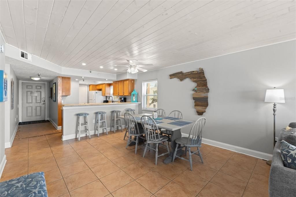 For Sale: $915,000 (2 beds, 2 baths, 1120 Square Feet)