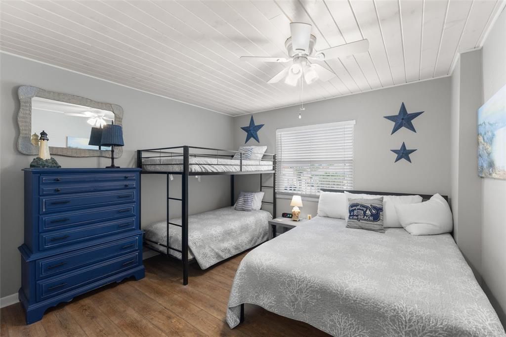 For Sale: $915,000 (2 beds, 2 baths, 1120 Square Feet)