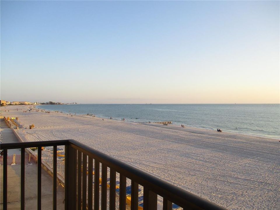 For Sale: $915,000 (2 beds, 2 baths, 1120 Square Feet)