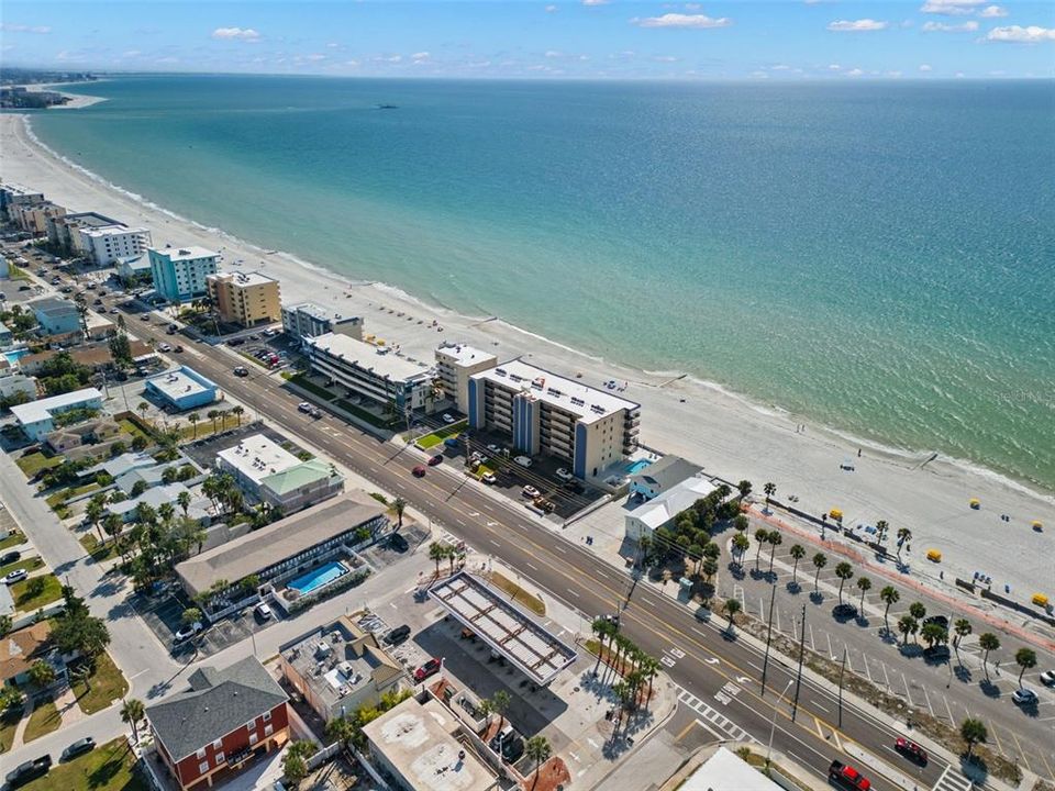 For Sale: $915,000 (2 beds, 2 baths, 1120 Square Feet)