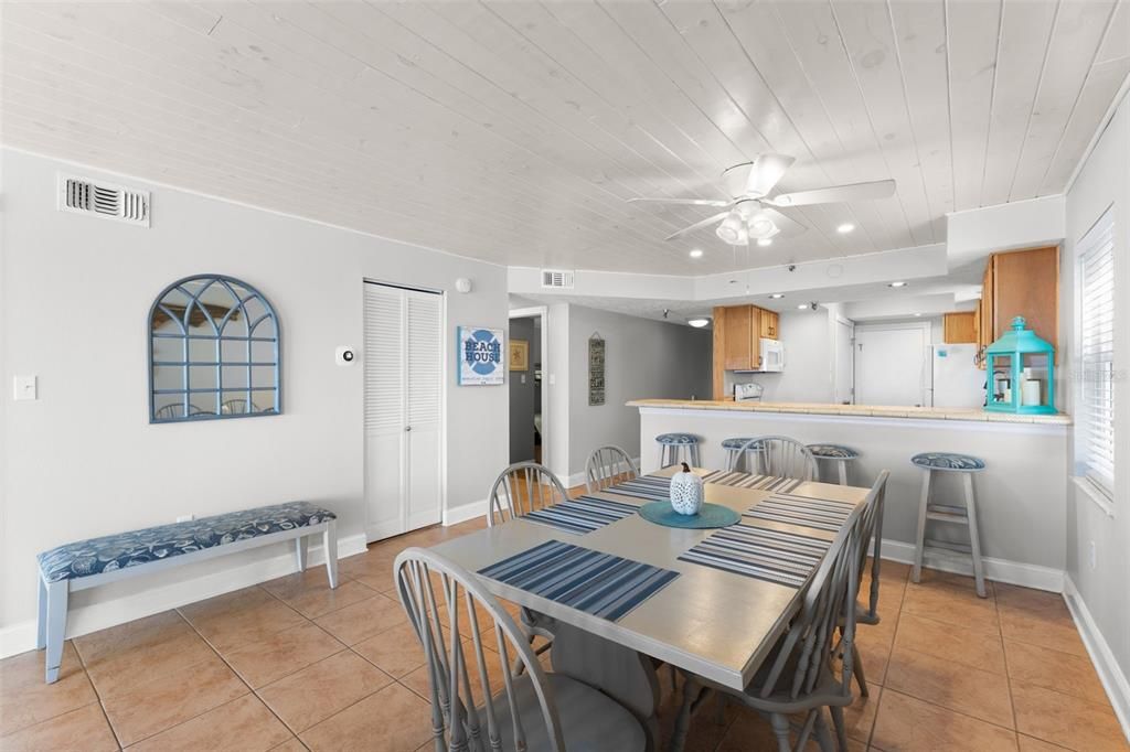 For Sale: $915,000 (2 beds, 2 baths, 1120 Square Feet)