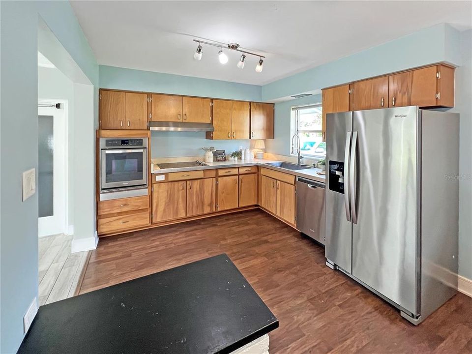 For Sale: $550,000 (3 beds, 2 baths, 1483 Square Feet)