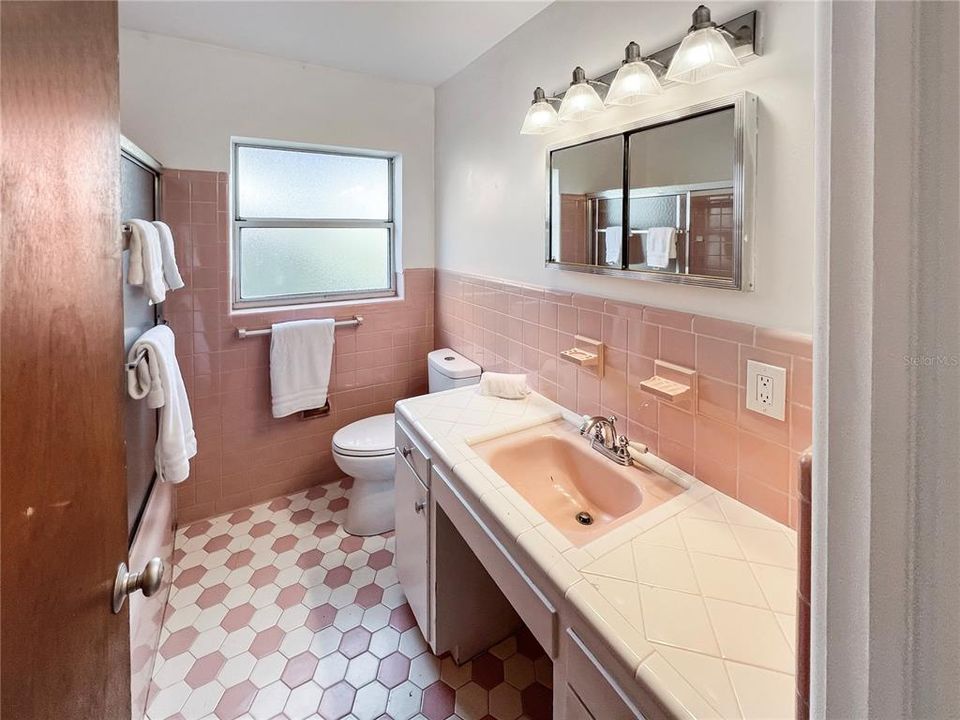 For Sale: $550,000 (3 beds, 2 baths, 1483 Square Feet)