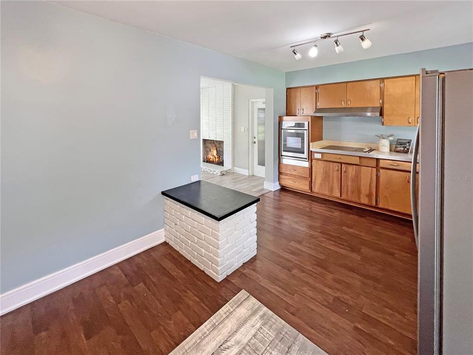 For Sale: $550,000 (3 beds, 2 baths, 1483 Square Feet)