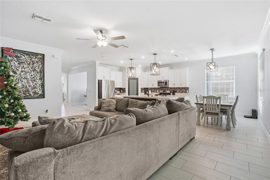 En Venta: $515,000 (3 camas, 3 baños, 2339 Pies cuadrados)