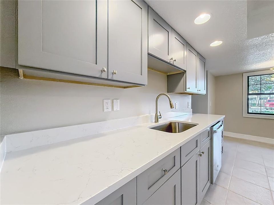 For Sale: $249,000 (2 beds, 2 baths, 1862 Square Feet)