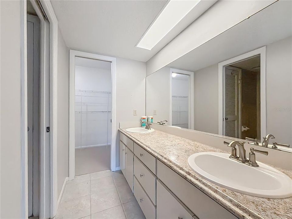 For Sale: $249,000 (2 beds, 2 baths, 1862 Square Feet)