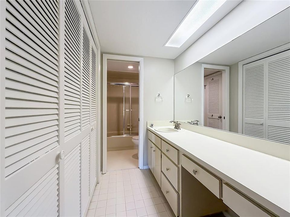 For Sale: $249,000 (2 beds, 2 baths, 1862 Square Feet)