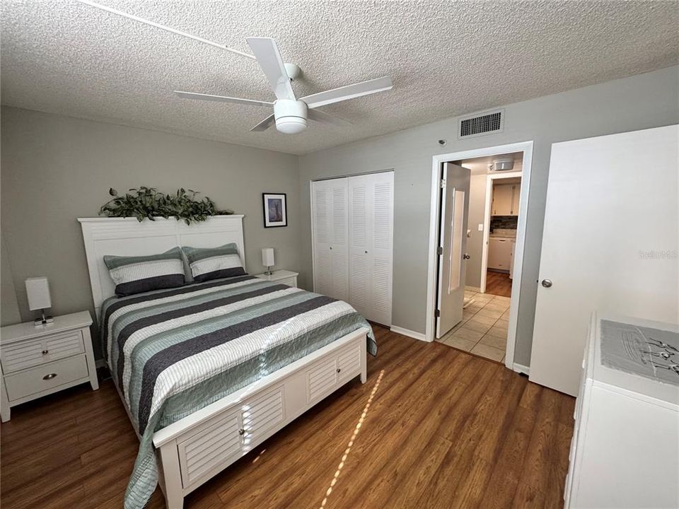 For Sale: $104,900 (1 beds, 1 baths, 634 Square Feet)