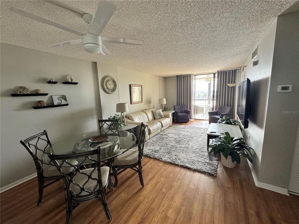 For Sale: $104,900 (1 beds, 1 baths, 634 Square Feet)