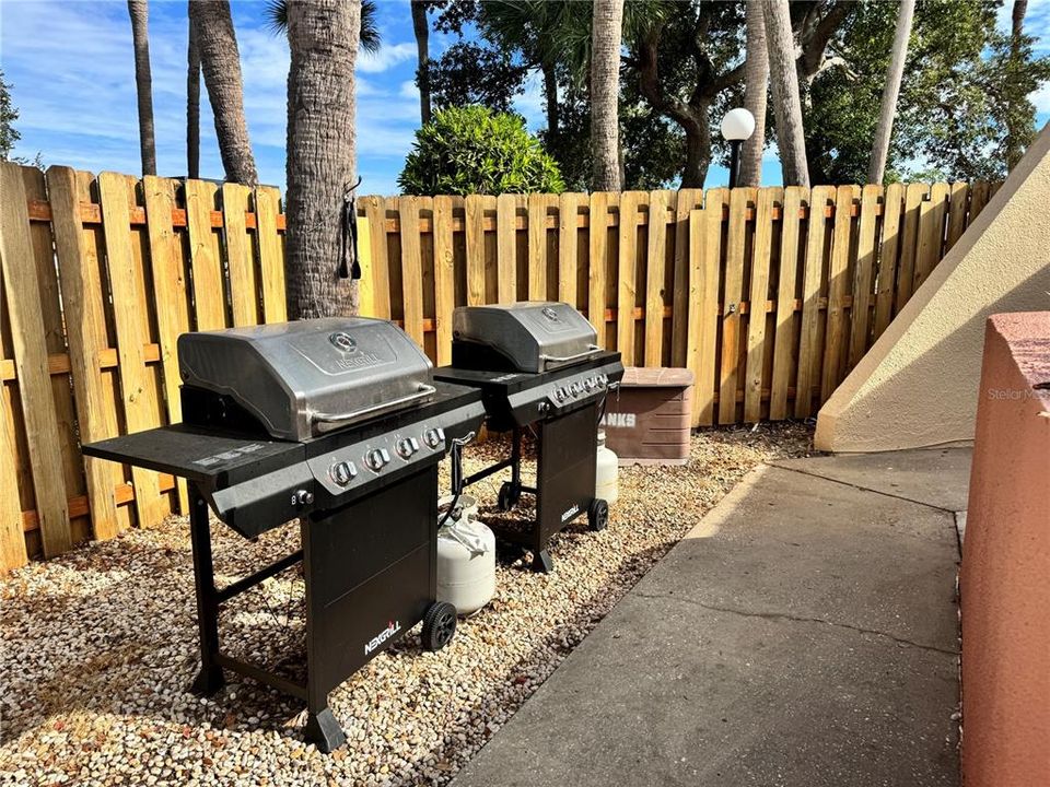 For Sale: $104,900 (1 beds, 1 baths, 634 Square Feet)