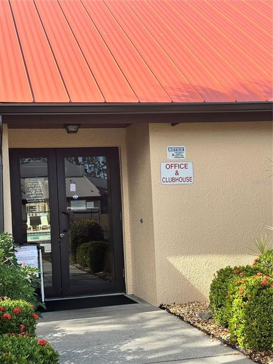 For Sale: $104,900 (1 beds, 1 baths, 634 Square Feet)