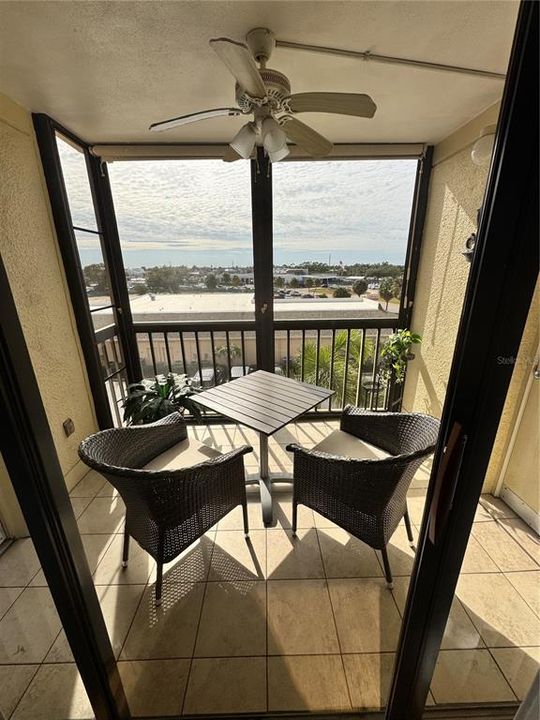 For Sale: $104,900 (1 beds, 1 baths, 634 Square Feet)