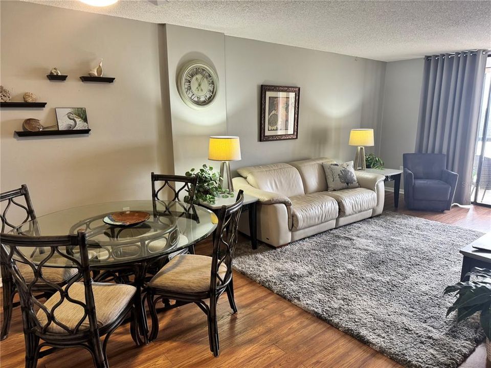 For Sale: $104,900 (1 beds, 1 baths, 634 Square Feet)