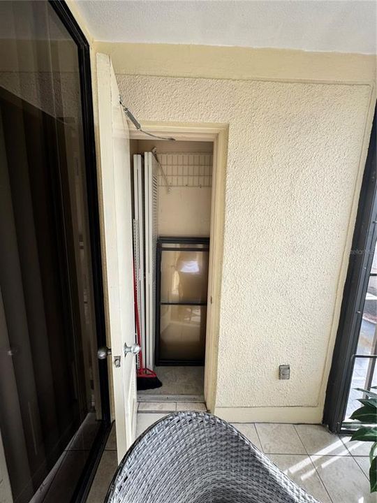 For Sale: $104,900 (1 beds, 1 baths, 634 Square Feet)