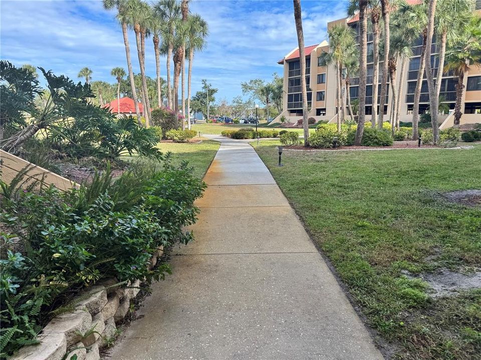 For Sale: $104,900 (1 beds, 1 baths, 634 Square Feet)