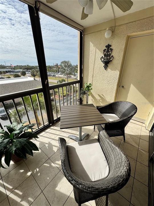 For Sale: $104,900 (1 beds, 1 baths, 634 Square Feet)