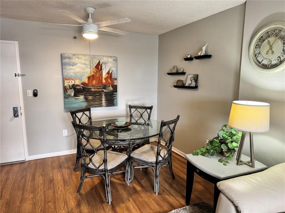 For Sale: $104,900 (1 beds, 1 baths, 634 Square Feet)