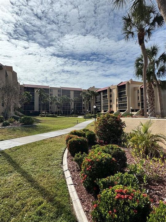 For Sale: $104,900 (1 beds, 1 baths, 634 Square Feet)