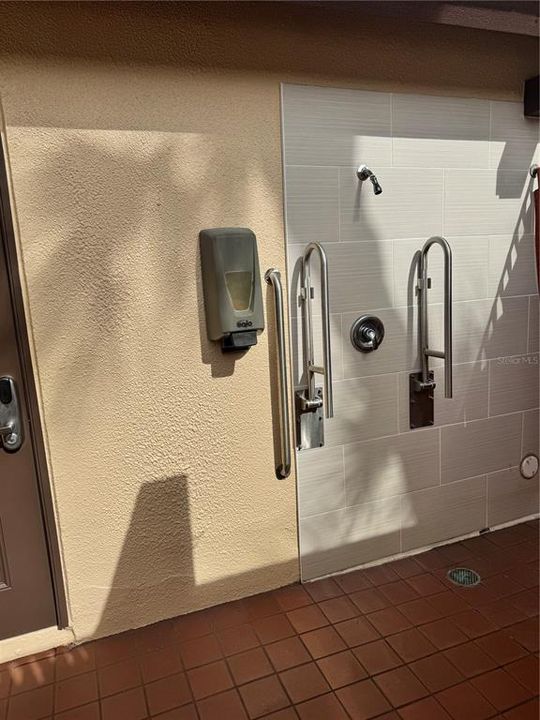 For Sale: $104,900 (1 beds, 1 baths, 634 Square Feet)