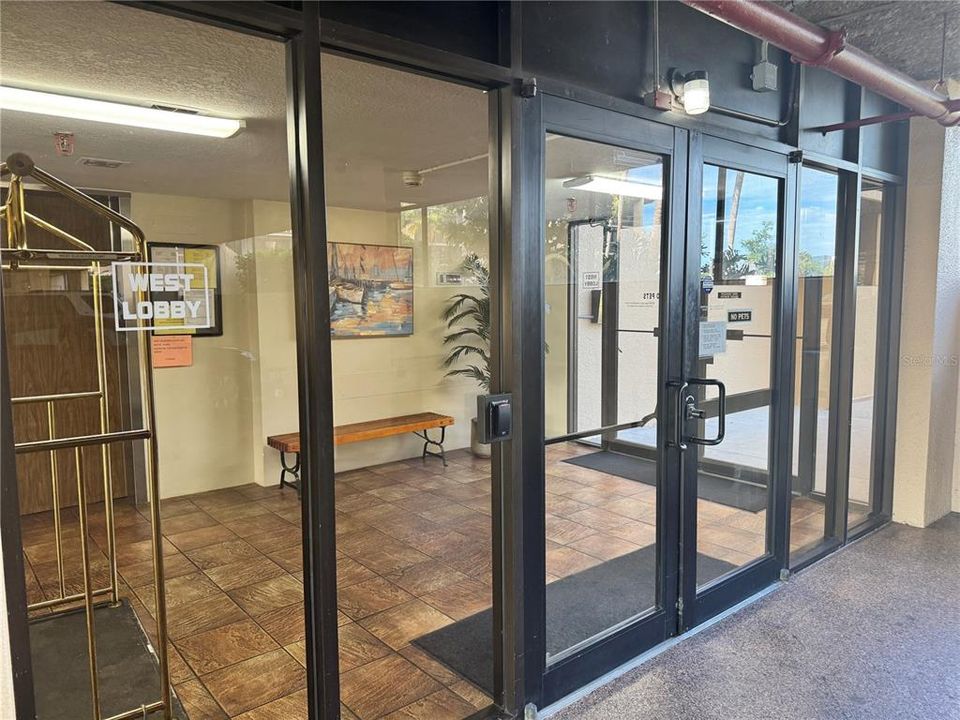 For Sale: $104,900 (1 beds, 1 baths, 634 Square Feet)