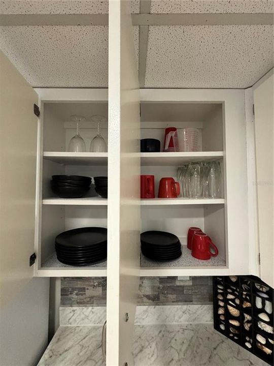 For Sale: $104,900 (1 beds, 1 baths, 634 Square Feet)