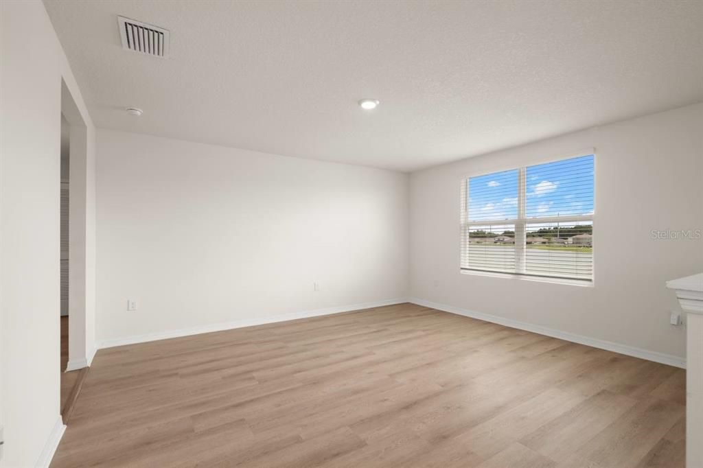 В аренду: $2,300 (4 спален, 3 ванн, 2357 Квадратных фут)