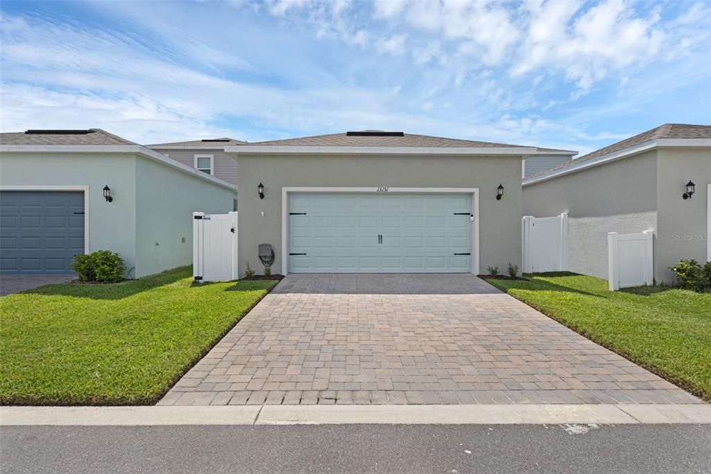 For Sale: $555,000 (3 beds, 2 baths, 2096 Square Feet)