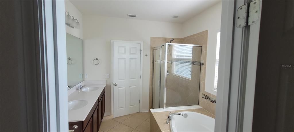 For Rent: $2,200 (4 beds, 2 baths, 2001 Square Feet)