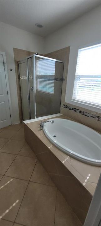 For Rent: $2,200 (4 beds, 2 baths, 2001 Square Feet)