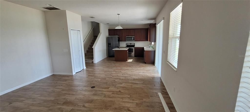 For Rent: $2,200 (4 beds, 2 baths, 2001 Square Feet)