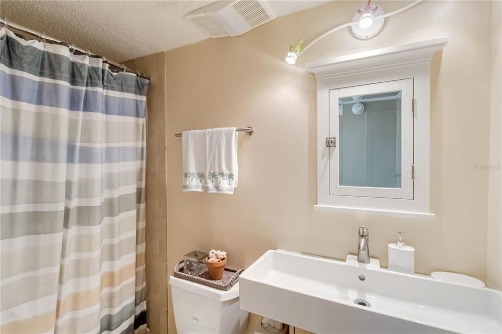 待售: $279,000 (2 贝兹, 2 浴室, 1379 平方英尺)